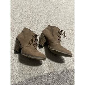 Mia Women's Size 8 Shayna Lace Up Block Heel Ankle Booties Brown GG378X